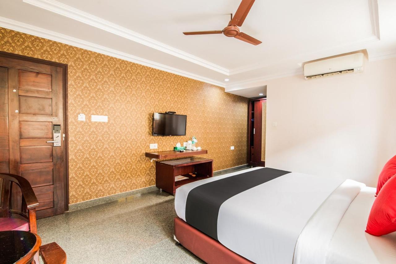 Отель Capital O 22439 Ratna Forever Karkal Экстерьер фото